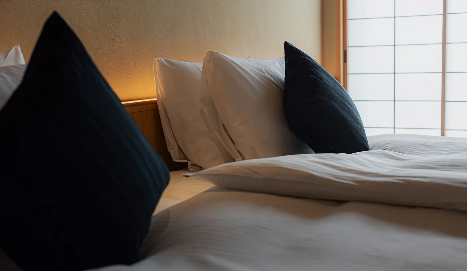 シンプルで落ち着いた設えが、心にそっと寄り添います。