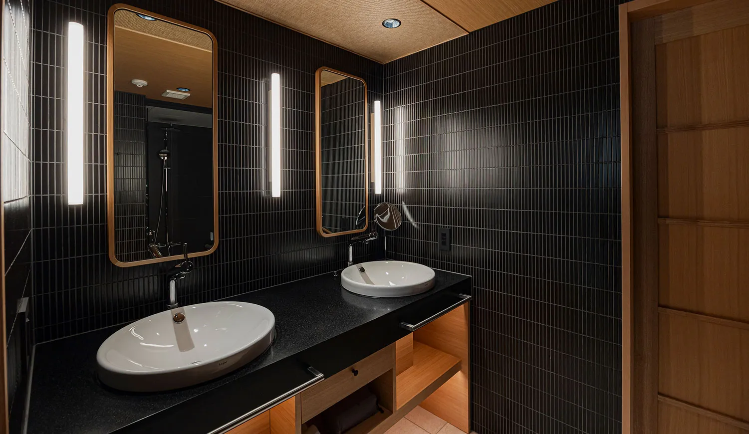 シンプルで落ち着いた設えが、心にそっと寄り添います。