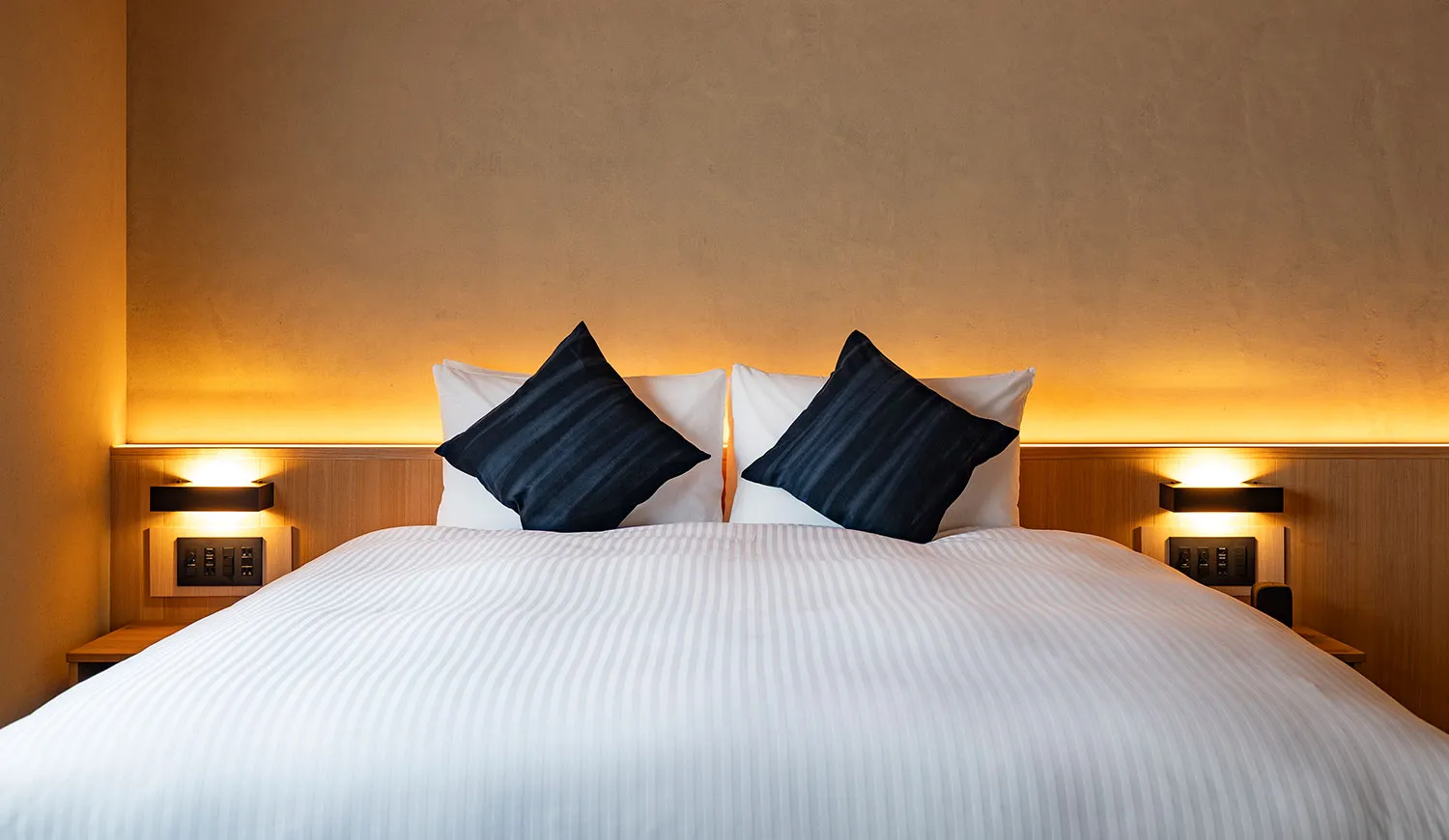 贅沢なキングサイズベッドで、ゆとりある静寂のひとときを。