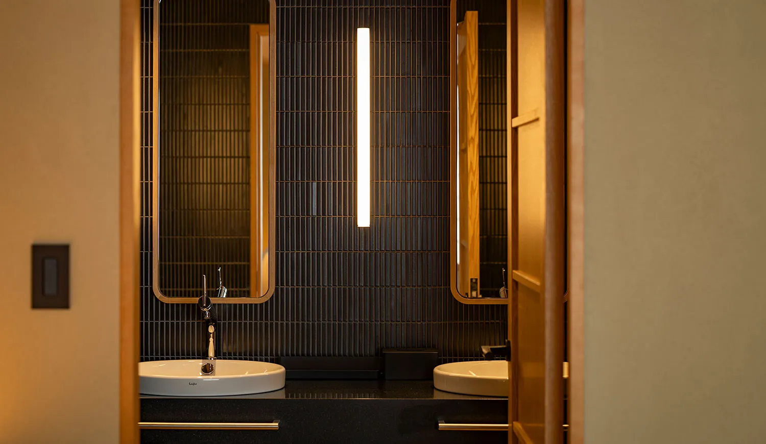 贅沢なキングサイズベッドで、ゆとりある静寂のひとときを。