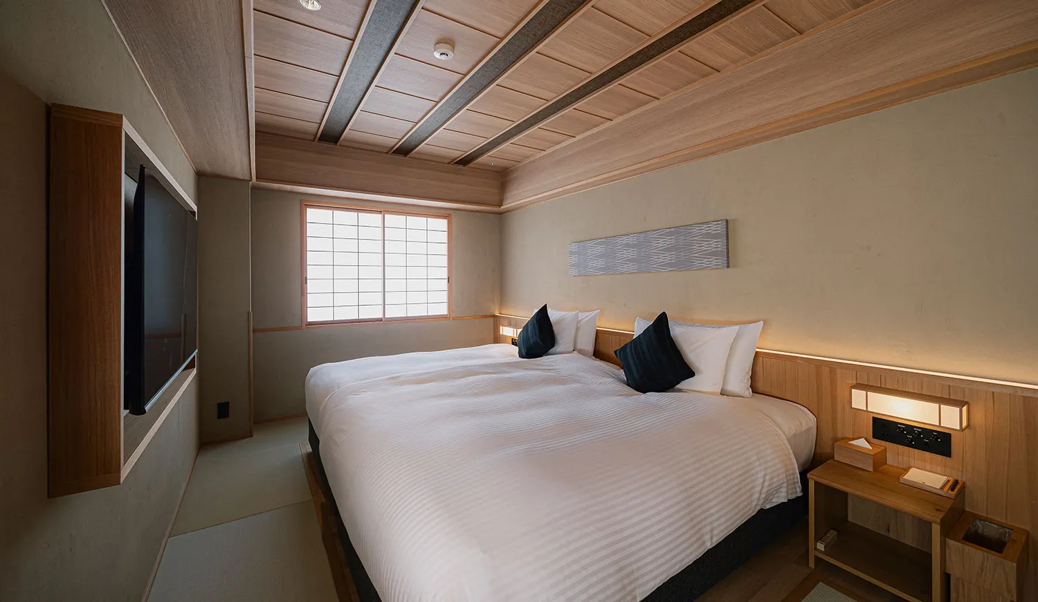 三人で過ごす、静けさと快適さに満ちた上質な時間。旅の記憶が深まります。